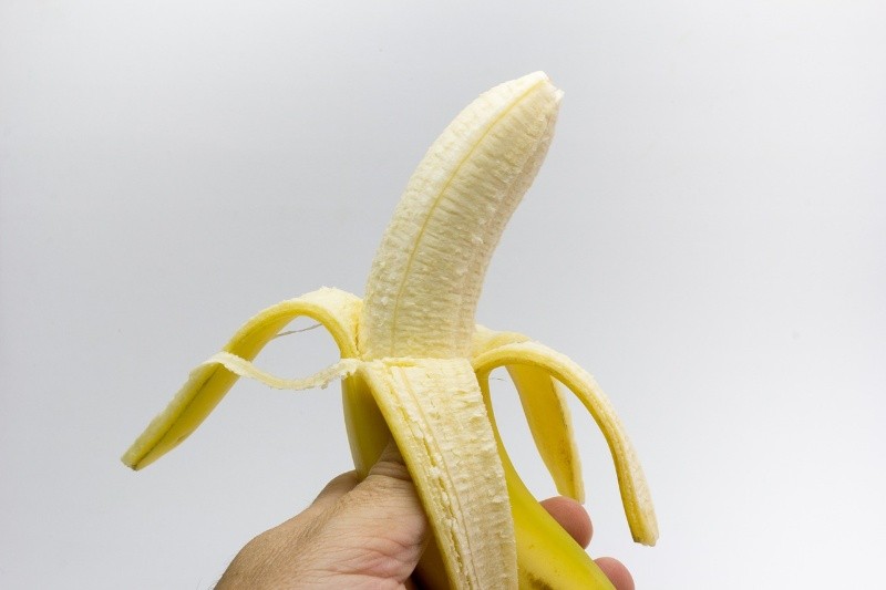 El plátano es una fruta rica en nutrientes de beneficio para el organismo. Imagen de Antonio Jose Cespedes en Pixabay 