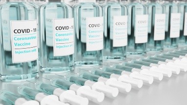 Expertos recomiendan el uso de las nuvas vacunas de Covid-19 actualizadas en EU para mayores de 6 meses