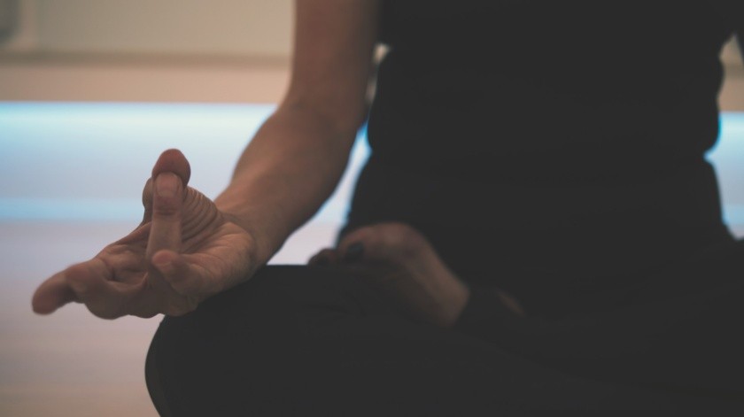 El yoga incluye técnicas de relajación y meditación que pueden ayudar contra el estreñimiento(JD MASON)