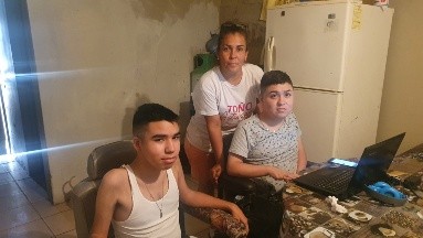 Sus dos hijos tienen distrofia muscular de Duchenne y pide ayuda para sus tratamientos