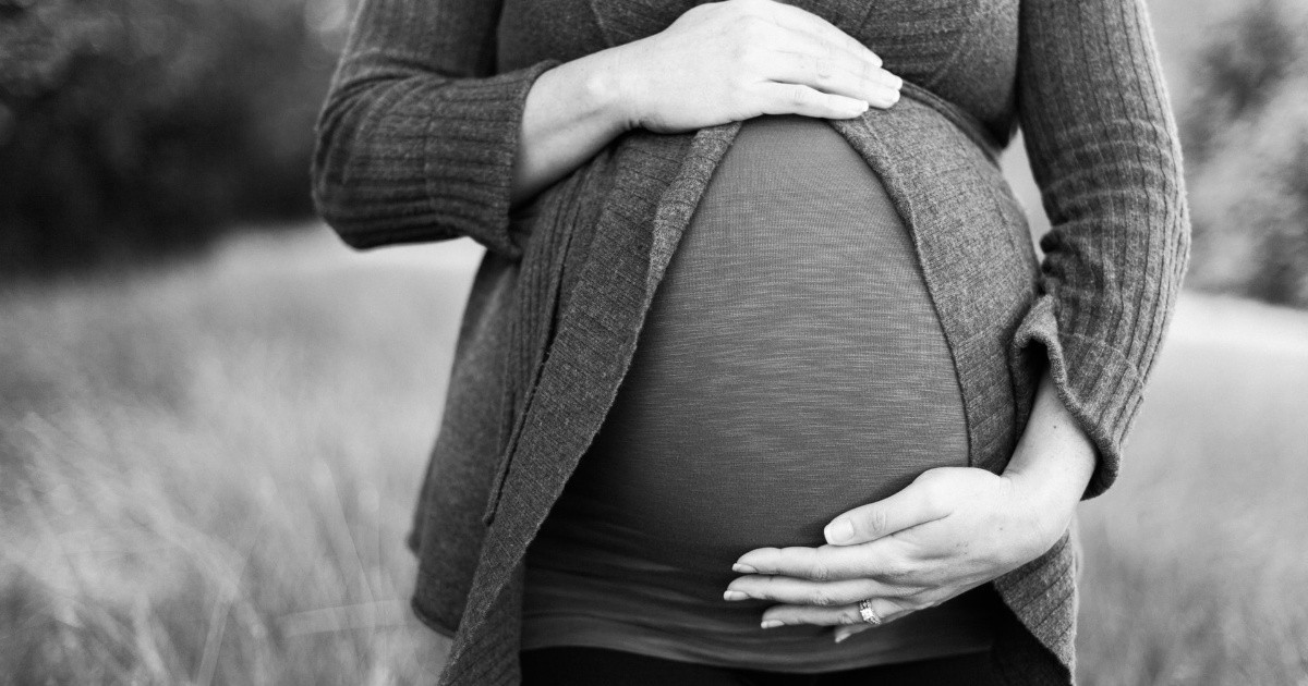 Mujer de 50 años da a luz a su propia nieta