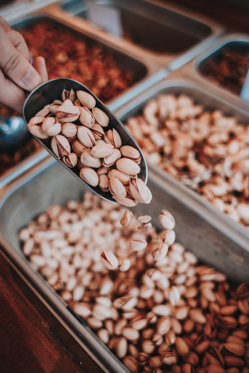   La elevada actividad antioxidante del pistacho podría deberse a la vitamina E, los carotenoides, los fenólicos y los flavonoides.